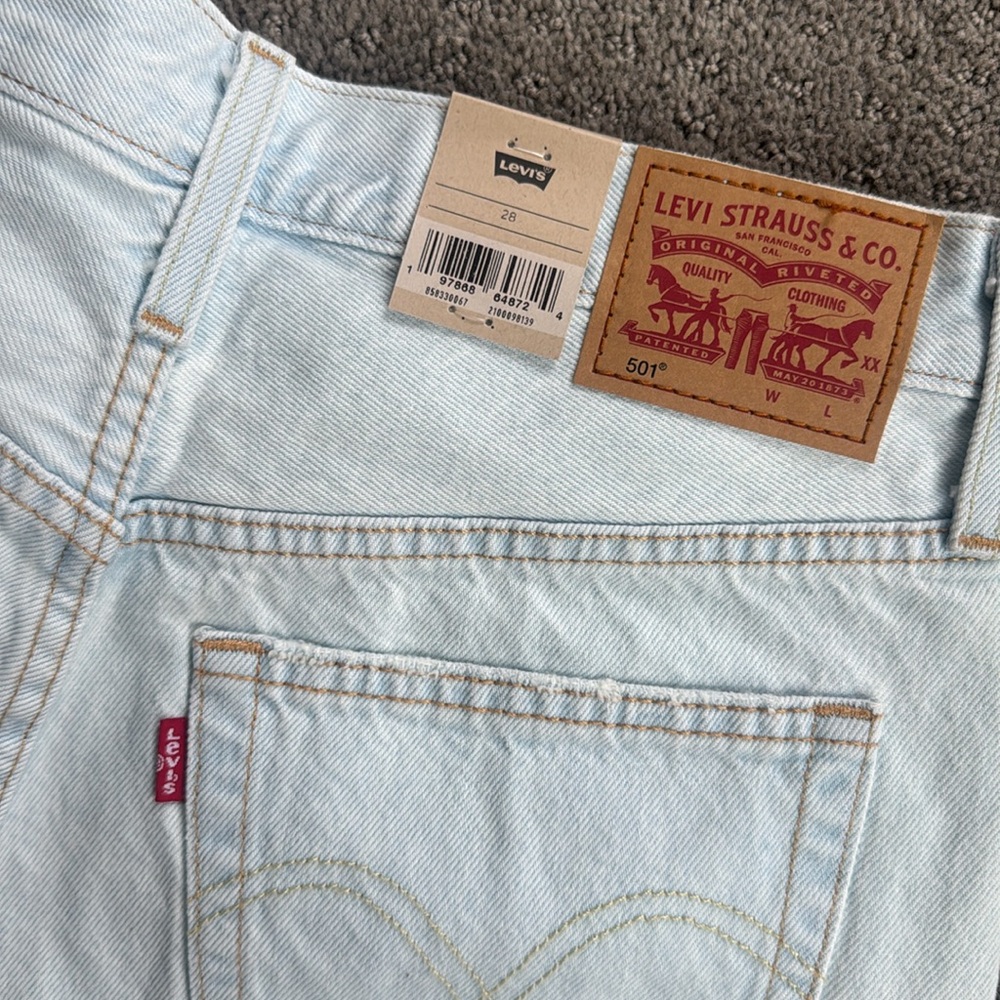 Levi’s 501 Shorts - Fade Off - Picture 7 of 7